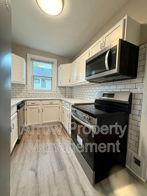 Building Photo - 2046 S 26th St