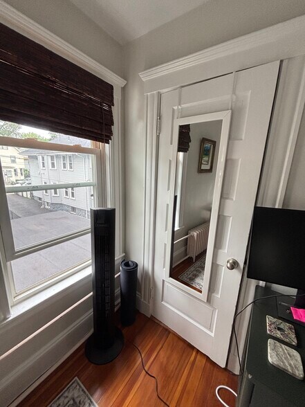 Second guest room with big closet - 17 Lesher St