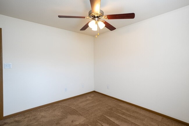 Building Photo - 601-603 Glenstone Dr.