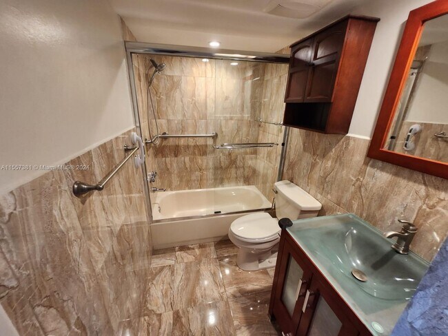 Building Photo - 995 SW 84th Ave