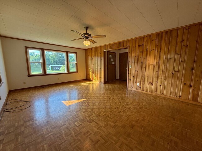 Building Photo - 2459 Middlesettlements Rd
