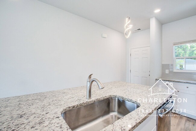 Building Photo - 347 Matuskovic Dr