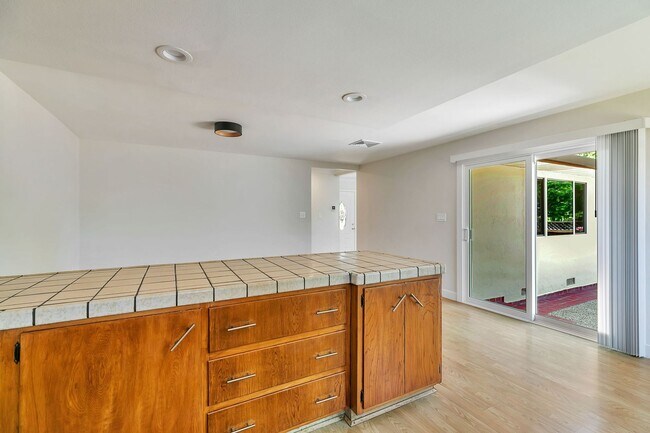 Building Photo - Move-In Ready Cambrian Gem – New Appliance...