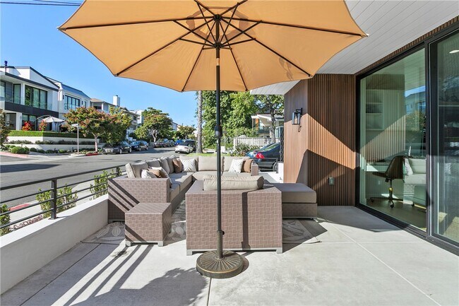 Building Photo - 520 Iris Ave