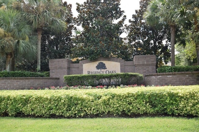 Building Photo - Beautiful 3 Bed 2.5 Bath Gated Townhome fo...