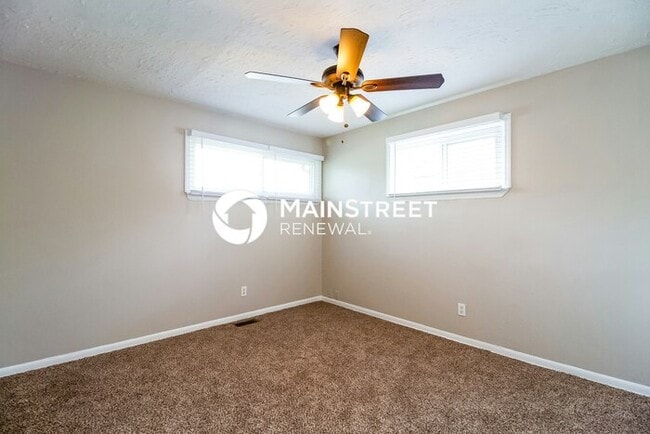 Building Photo - 4 Bedroom Pet-Friendly Home in Columbus, OH with Main Street Renewal
