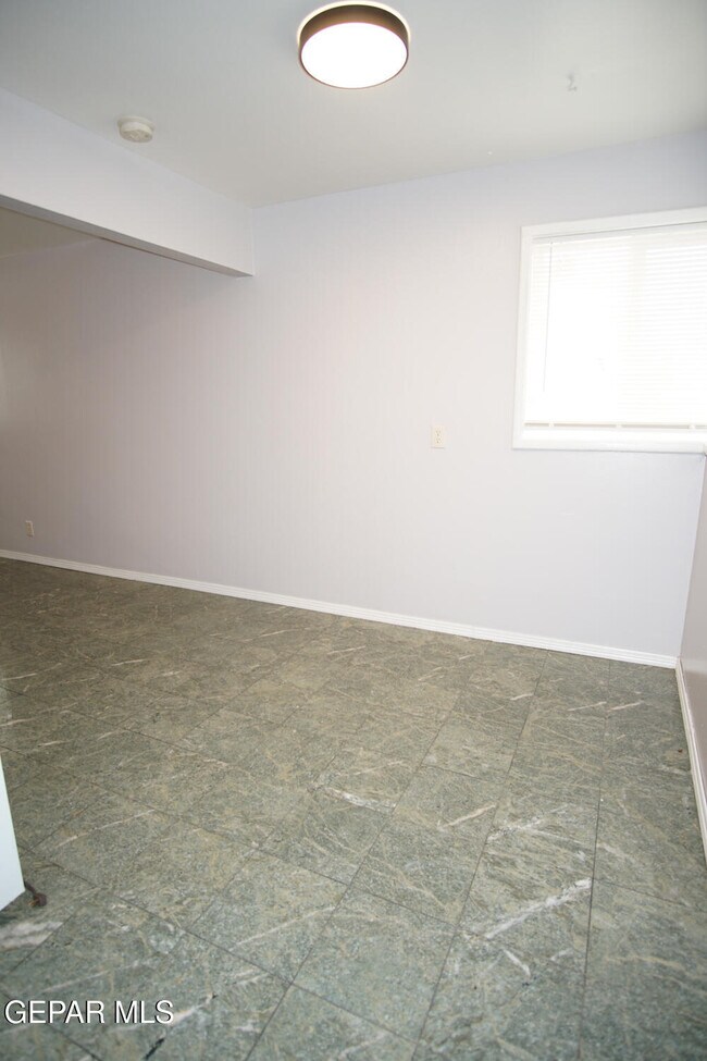 Building Photo - 1421 St Johns Dr