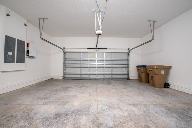 Building Photo - 6541 Rover Wy