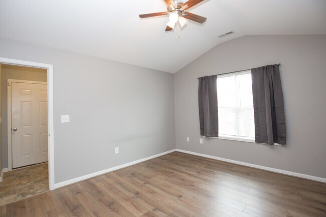 Building Photo - "Charming 3 Bed, 2 Bath Home in Spring Lak...