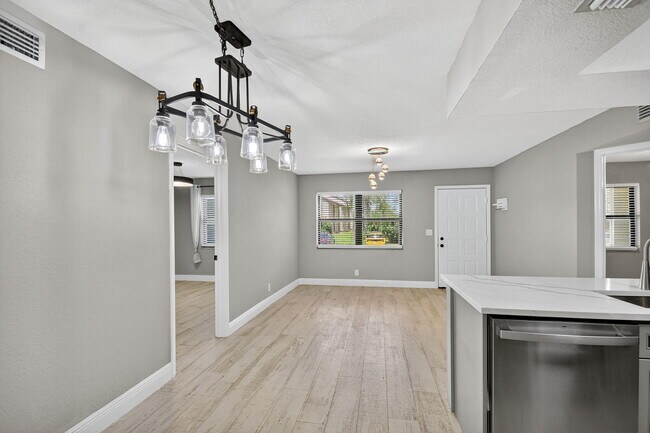 Building Photo - 4707 Lucerne Lakes Blvd E