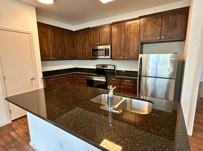 Building Photo - Charming 3 Bed 2 Bath Home - Fenced Backyard!