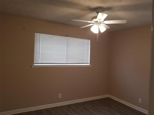 Building Photo - 3625 Venice Dr
