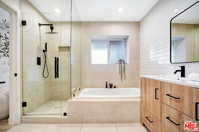 Building Photo - 5630 Gentry Ave