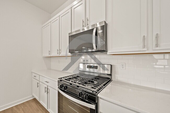 Building Photo - 621 Riley Ln