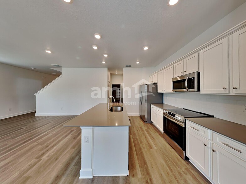 Building Photo - 37749 Dusty Saddle Ln
