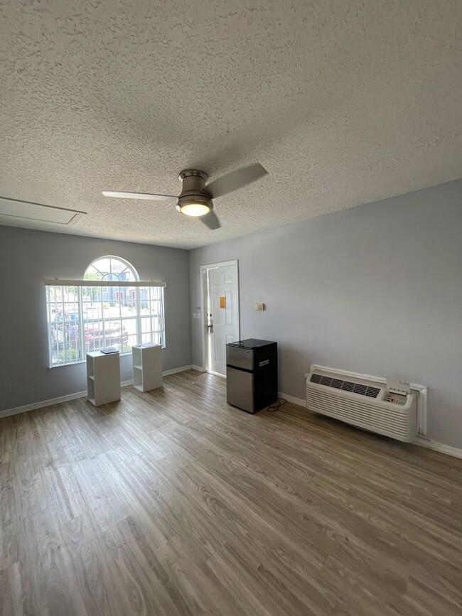 Building Photo - 120 Coco Plum Dr