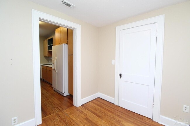 Building Photo - 1504 E Strong St