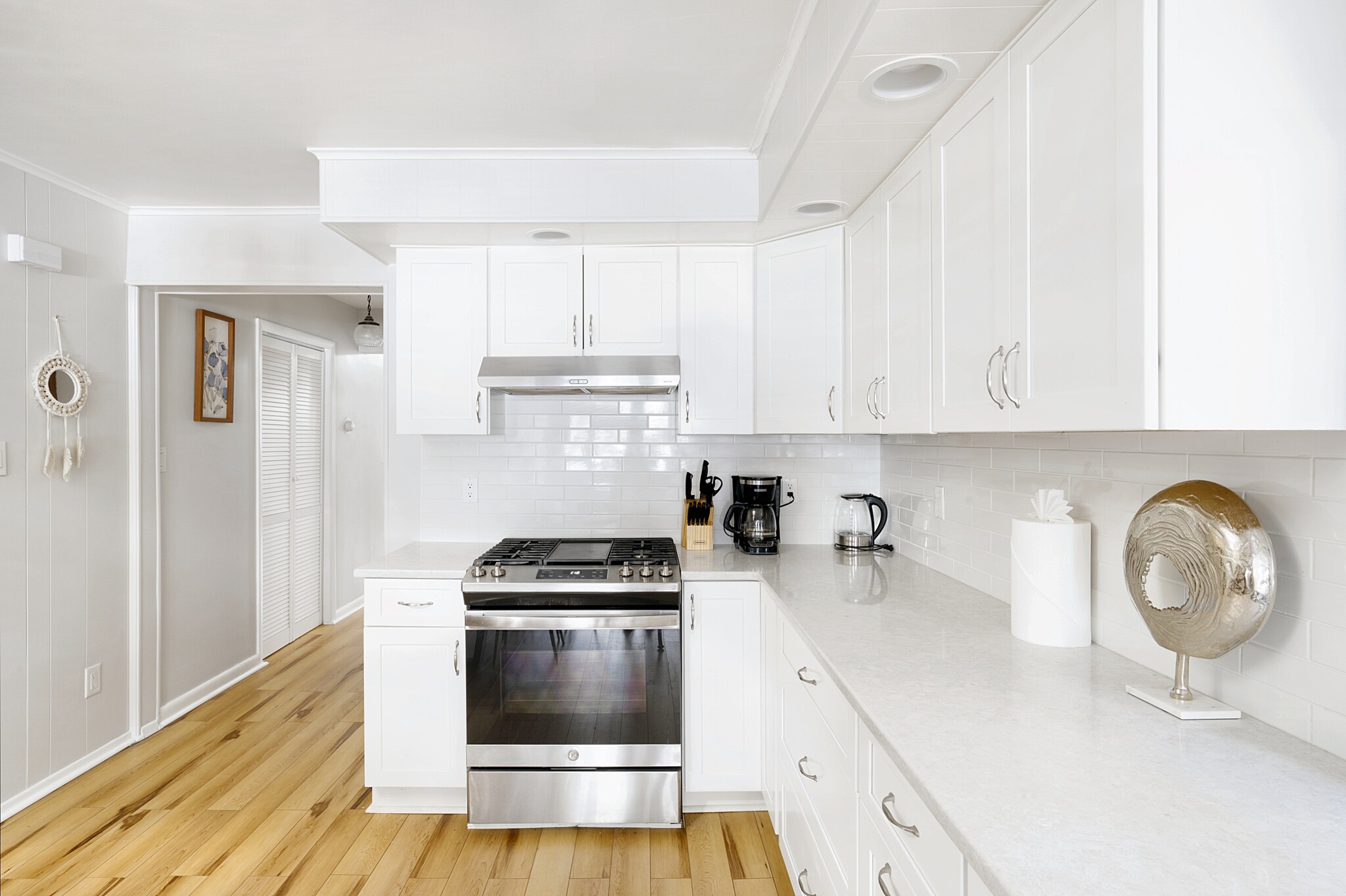 Building Photo - 36 E 47th St