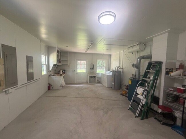 Building Photo - 549 Forest Rd