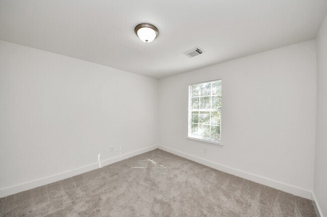 Building Photo - 20623 Patriot Park Ln