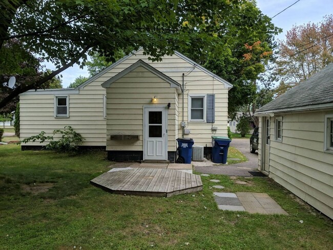 Building Photo - 3 bed 1 bath single family home in Wausau