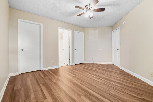 Building Photo - Pet Friendly Three Bedroom!