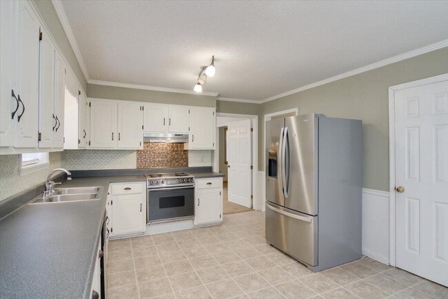 Building Photo - 494 Fairfield Ct