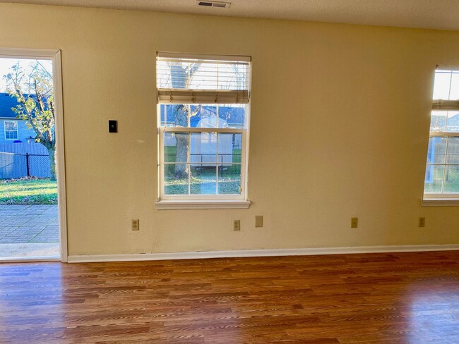 Building Photo - COMING SOON! Wonderful 3 Bedroom 2 Bathroo...