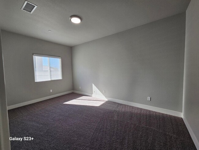 Building Photo - CHARMING NEWER CONTEMPORARY 3 BED/2 BATH A...