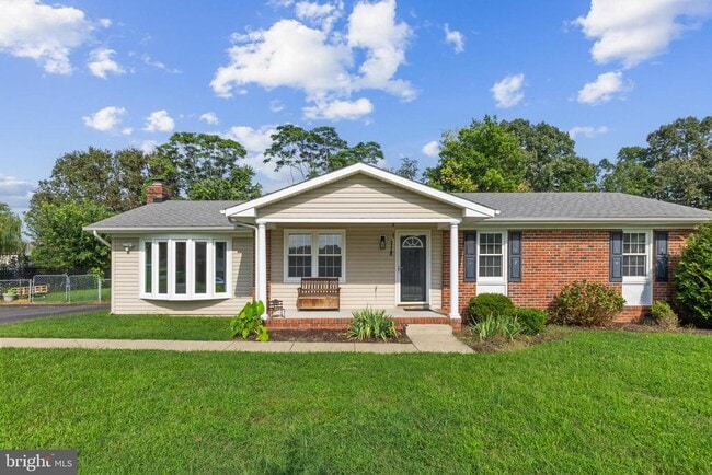 Building Photo - 718 Edwards Dr