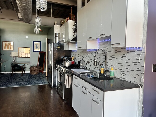 Building Photo - 100 Gold Ave SW