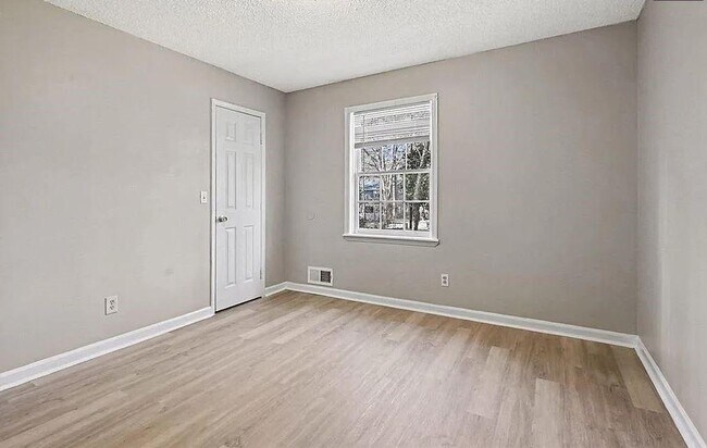 Building Photo - 4460 Marjorie Rd SW