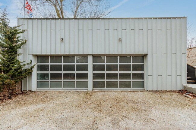 Building Photo - 1730 N Franklin Pl