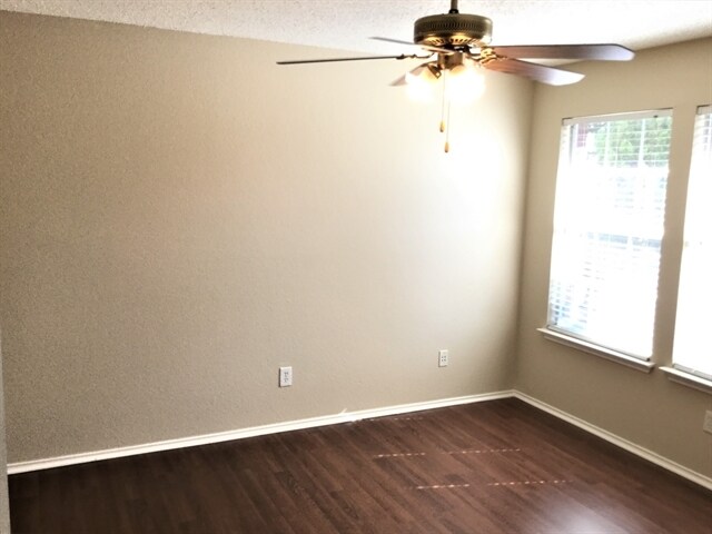 Building Photo - 1006 Bradford Ln