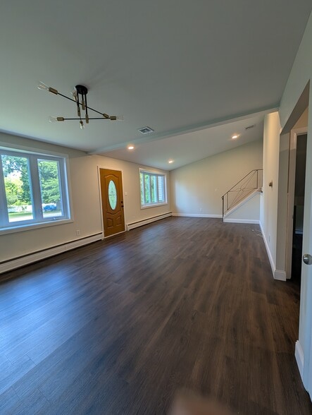 Building Photo - 15 N Forge Manor Dr