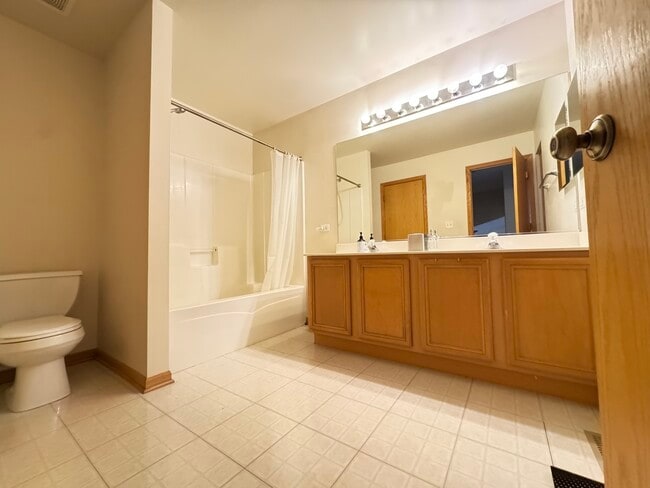 Building Photo - 1606 Donegal Dr