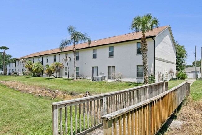 Building Photo - Spacious and Affordable 2/2 Condo In Lancelot at Winter Park