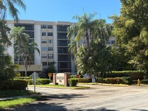 Building Photo - 900 NE 195th St