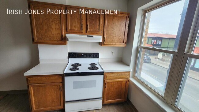 Building Photo - 1715 Pine Ave