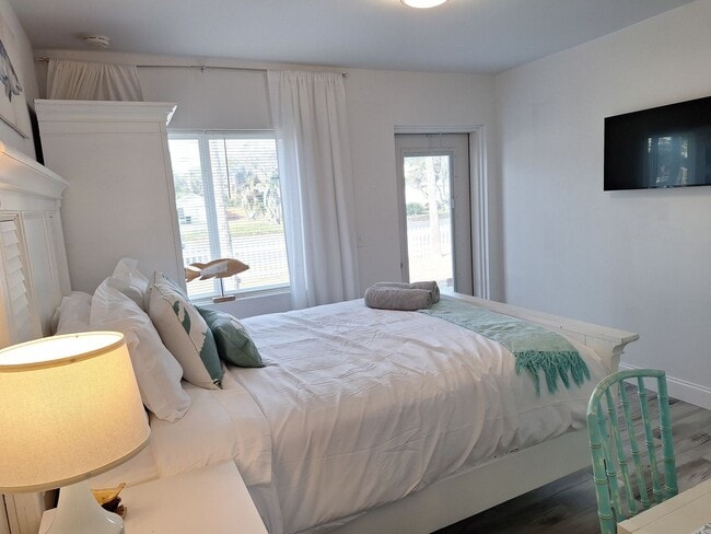 Building Photo - NSB FURNISHED EFFICIENCY UNIT-ALL UTILITIES INCLUDED INCLUDING WI-FI!