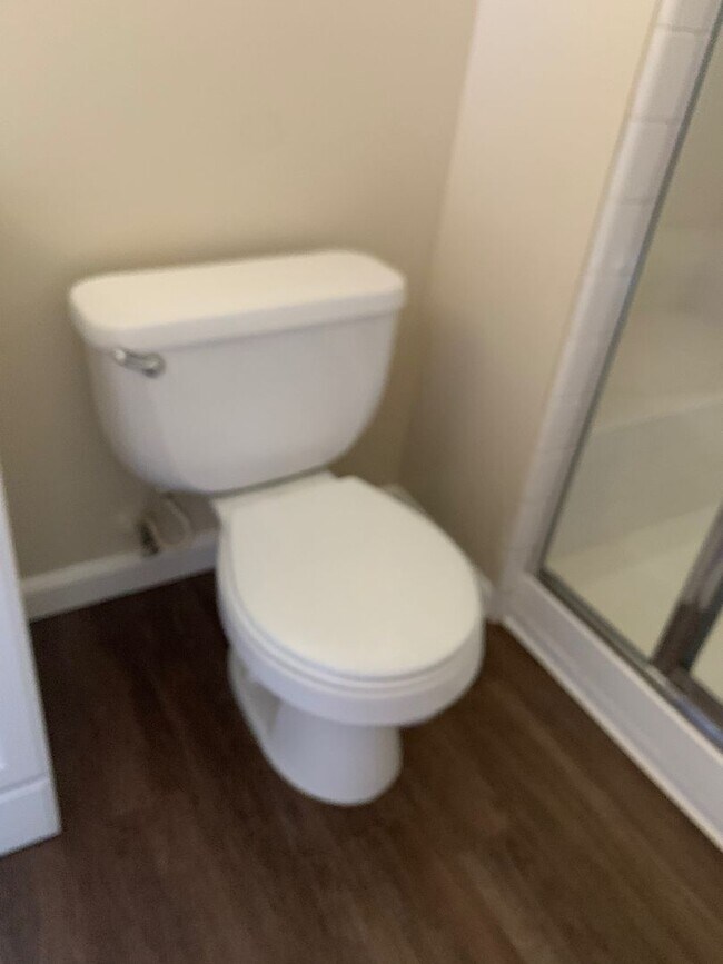 Building Photo - Excellent Value! Spacious Updated South Sa...