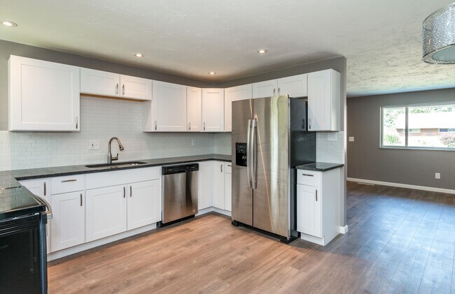 Building Photo - 6450 Chippingdon Dr