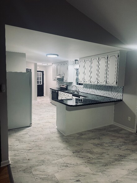 Building Photo - 9421 Sawyer Rd