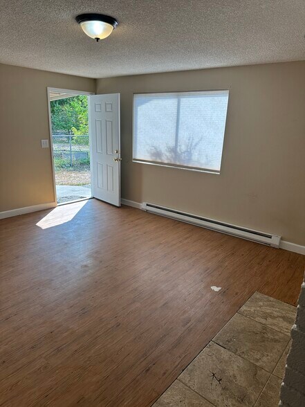 Building Photo - 822 W Mansfield Ave