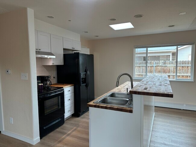 Building Photo - 478 Bing Ln