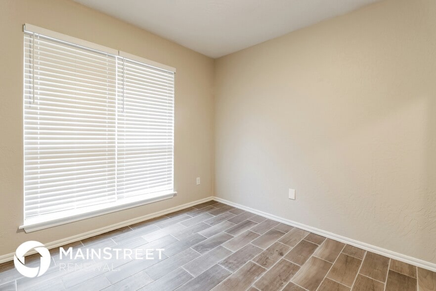 Building Photo - 1125 Oak Creek Dr