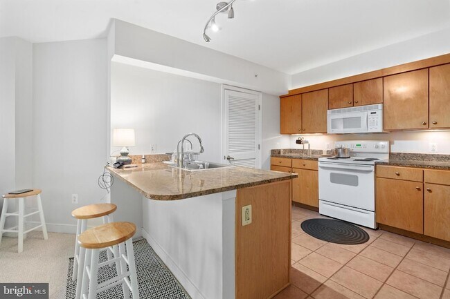 Building Photo - 616 E Street NW Unit 304
