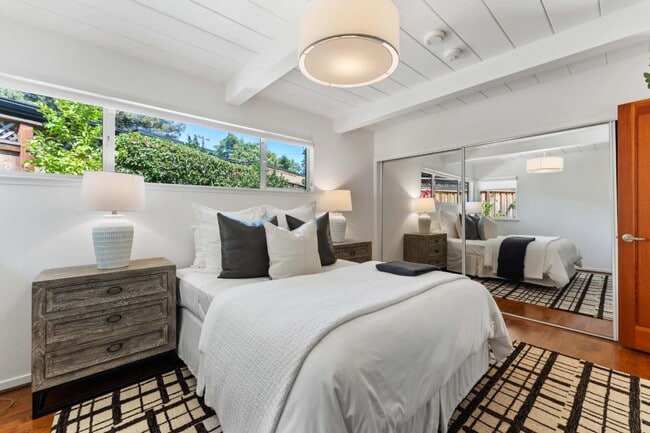 Building Photo - 705 Evergreen St