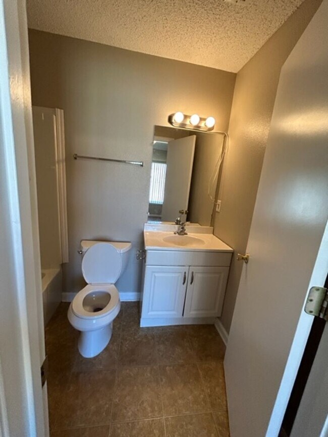Building Photo - 950 Wynfield Cir