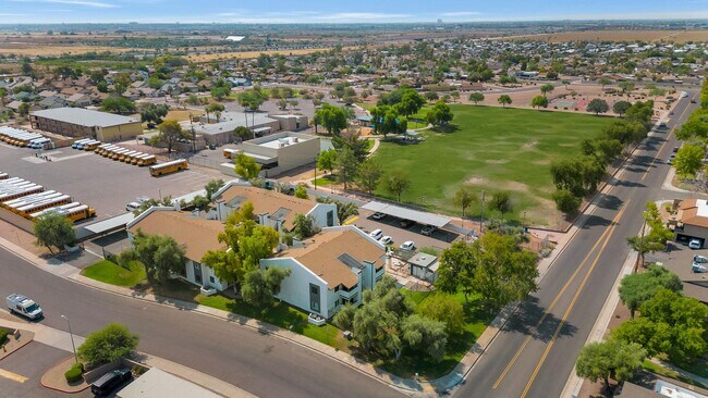 Building Photo - FANTASTIC 2 BED 2 BATHS IN SCOTTSDALE **Cashless Deposit Available!!!** 15 min to ASU